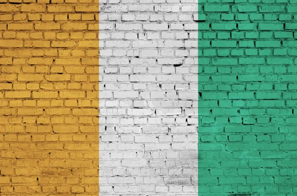Die Flagge Der Elfenbeinküste Wird Auf Eine Alte Ziegelwand Gemalt — Stockfoto