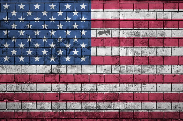 Amerika Birleşik Devletleri bayrağı eski bir tuğla duvara boyalı