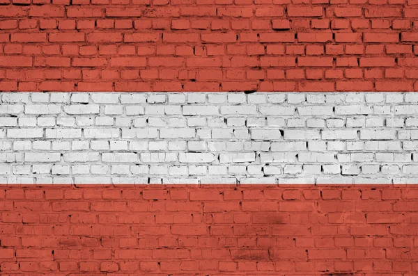 オーストリアの旗は古いレンガの壁に描かれています — ストック写真