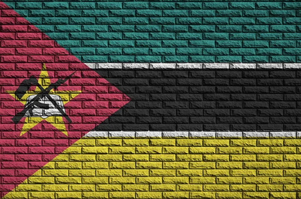 Vlajka Mosambiku Namalovaný Starou Cihlovou Zeď — Stock fotografie