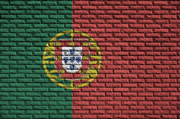 ポルトガル国旗は古いレンガの壁に描かれている — ストック写真