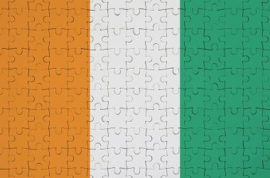 Fildişi Sahili bayrağı katlanmış bir bulmaca tasvir