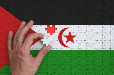 Batı Sahra bayrağı yukarı doğru elini tamamlar bir bulmaca, tasvir.