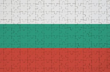 Bulgaristan bayrağı katlanmış bir bulmaca tasvir