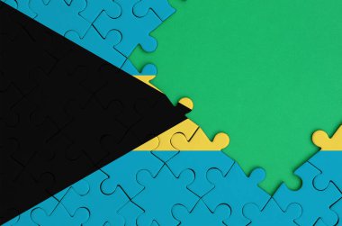 Bahamalar bayrağı tamamlanmış bir jigsaw bulmaca ücretsiz yeşil kopya alanı sağ tarafında ile tasvir edilir.
