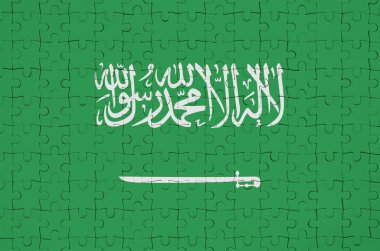 Suudi Arabistan bayrağı katlanmış bir bulmaca tasvir
