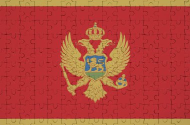 Karadağ bayrağı katlanmış bir bulmaca tasvir