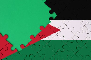 Jordan bayrağı tamamlanmış bir jigsaw bulmaca ücretsiz yeşil kopya alanı sol tarafında ile tasvir edilir.
