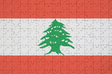 Lübnan bayrağı katlanmış bir bulmaca tasvir