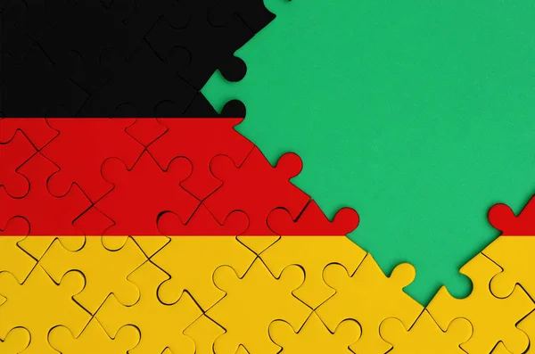 Tyskland Flagga Avbildas Ifyllda Pussel Med Gröna Gratisexemplar Utrymme Höger — Stockfoto