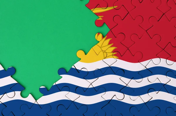 Kiribati Flagge Ist Auf Einem Abgeschlossenen Puzzle Mit Freiem Grünen — Stockfoto