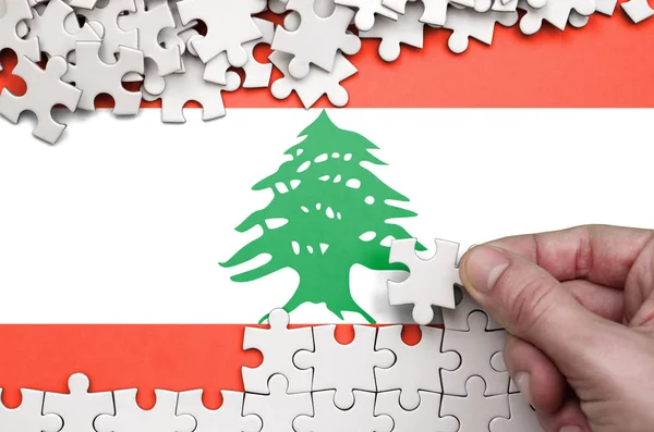 Die Libanesische Flagge Ist Auf Einem Tisch Abgebildet Auf Dem — Stockfoto