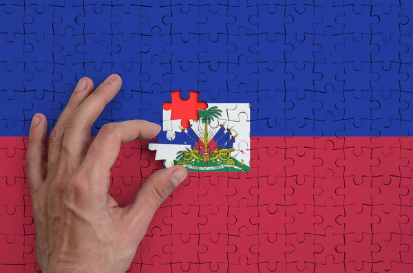 Haiti Flag Depicted Puzzle Which Man Hand Completes Fold — Stock Photo, Image