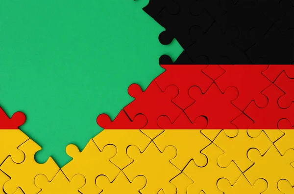Tyskland Flagga Avbildas Ifyllda Pussel Med Gröna Gratisexemplar Utrymme Vänster — Stockfoto