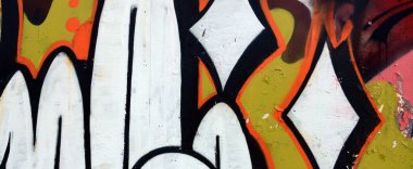 Sokak sanatı. Beyaz ve turuncu tonlarında renkli grafiti resmi bir parçasının arka plan görüntü.
