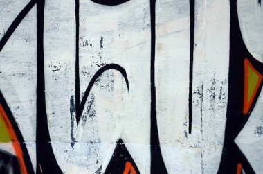 Sokak sanatı. Beyaz ve turuncu tonlarında renkli grafiti resmi bir parçasının arka plan görüntü.