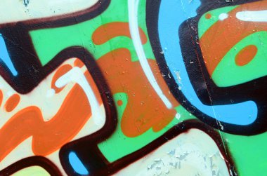 Sokak sanatı. Haki yeşil ve turuncu tonlarında renkli grafiti resmi bir parçasının arka plan görüntü.