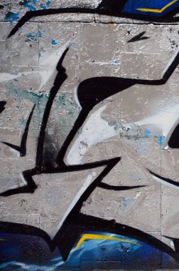 Sokak sanatı. Krom ve mavi tonlarda renkli grafiti resmi bir parçasının arka plan görüntü.