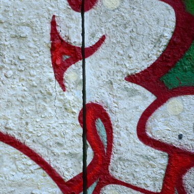 Sokak sanatı. Krom ve kırmızı tonlarında renkli grafiti resmi bir parçasının arka plan görüntü.