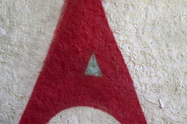 Sokak sanatı. Krom ve kırmızı tonlarında renkli grafiti resmi bir parçasının arka plan görüntü.