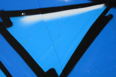 Sokak sanatı. Renkli grafiti resmi bulunan bir rahiplik mavi tonları bir arka plan görüntüsü.