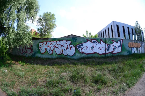 Straßenkunst Abstraktes Hintergrundbild Eines Vollständigen Graffiti Gemäldes Chromfüllung Grünem Hintergrund — Stockfoto