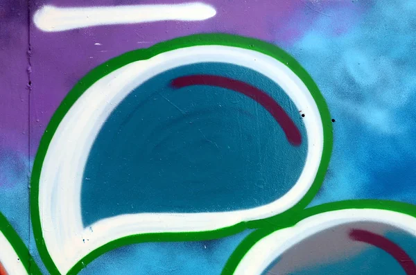 ストリート アート 宇宙の青と紫の色調で色の落書き絵の断片の抽象的な背景画像 — ストック写真