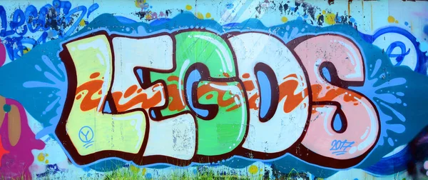 Sokak Sanatı Birçok Moda Renkleri Sesleri Tam Tamamlanan Grafiti Resimde — Stok fotoğraf