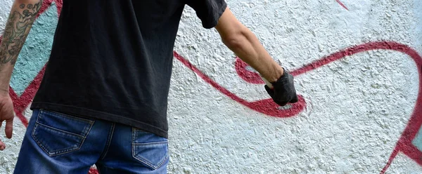 Young Hooligan Paints Graffiti Concrete Wall Illegal Vandalism Concept Street — Stock Photo, Image