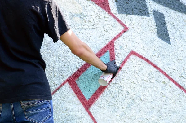 Genç Mecnuna Beton Duvara Grafiti Boyar Yasadışı Vandalizm Kavramı Sokak — Stok fotoğraf