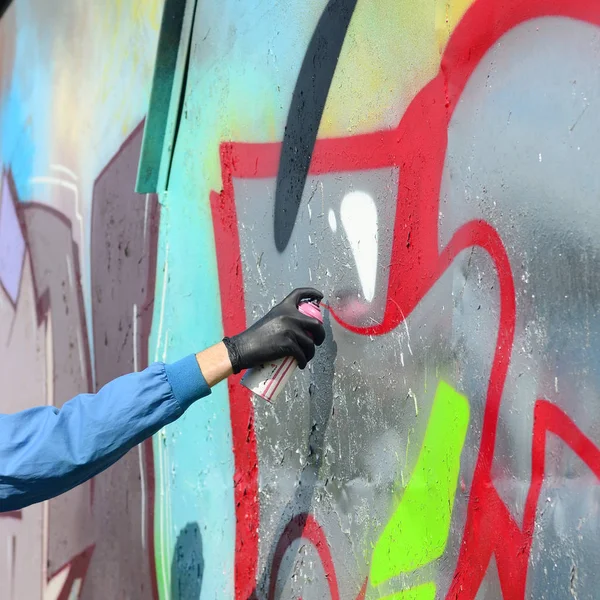 Hand Spray Can Draws New Graffiti Wall Photo Process Drawing — Stock Photo, Image