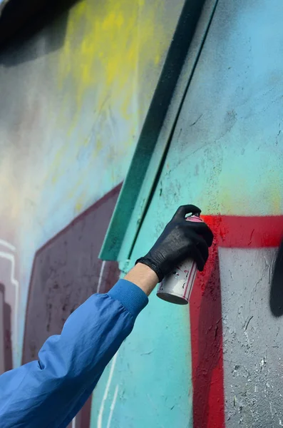 Hand Spray Can Draws New Graffiti Wall Photo Process Drawing — Stock Photo, Image