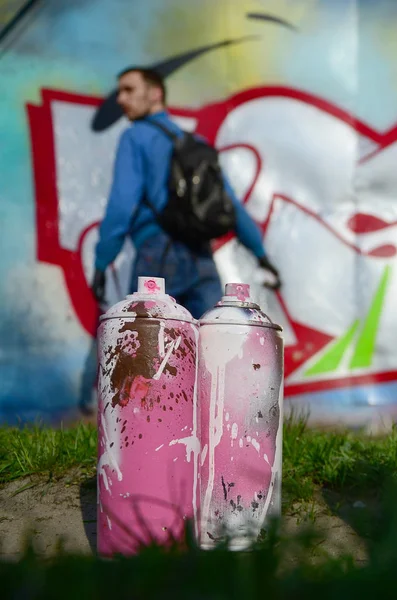 Few Used Paint Cans Background Space Wall Which Young Guy — Stock Photo, Image