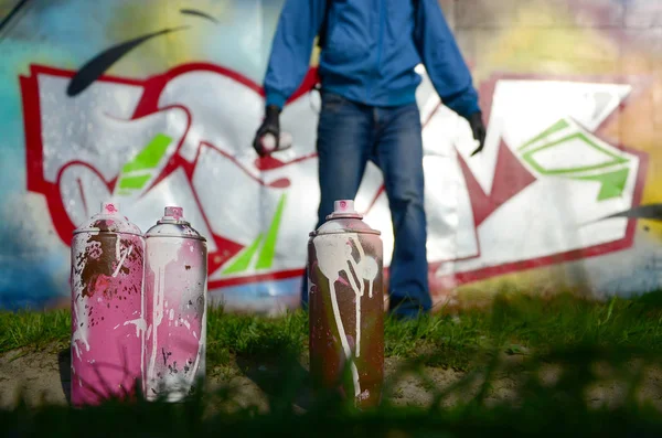 Few Used Paint Cans Background Space Wall Which Young Guy — Stock Photo, Image