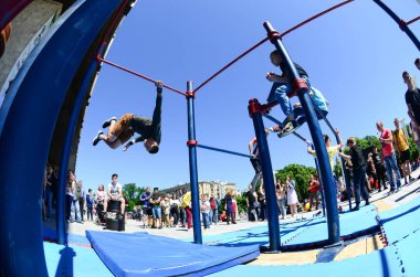 Kharkiv, Ukrayna - 27 Mayıs, 2018: Street egzersiz gösterisi sırasında sokak Kültür Festivali.