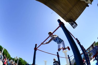 Kharkiv, Ukrayna - 27 Mayıs, 2018: Street egzersiz gösterisi sırasında sokak Kültür Festivali.