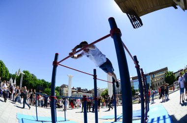 Kharkiv, Ukrayna - 27 Mayıs, 2018: Street egzersiz gösterisi sırasında sokak Kültür Festivali.