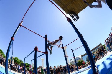 Kharkiv, Ukrayna - 27 Mayıs, 2018: Street egzersiz gösterisi sırasında sokak Kültür Festivali.