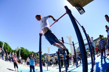 Kharkiv, Ukrayna - 27 Mayıs, 2018: Street egzersiz gösterisi sırasında sokak Kültür Festivali.