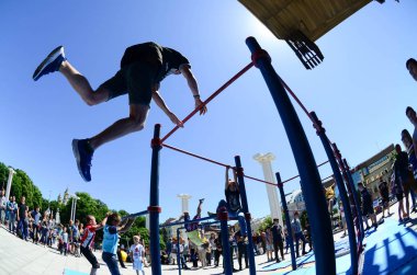 Kharkiv, Ukrayna - 27 Mayıs, 2018: Street egzersiz gösterisi sırasında sokak Kültür Festivali.