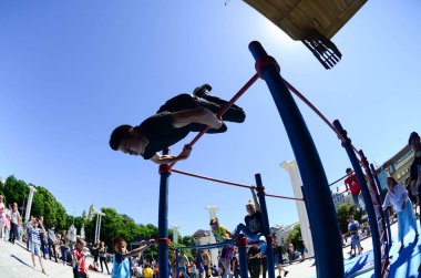 Kharkiv, Ukrayna - 27 Mayıs, 2018: Street egzersiz gösterisi sırasında sokak Kültür Festivali.