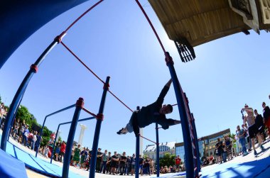Kharkiv, Ukrayna - 27 Mayıs, 2018: Street egzersiz gösterisi sırasında sokak Kültür Festivali.