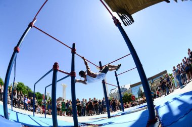 Kharkiv, Ukrayna - 27 Mayıs, 2018: Street egzersiz gösterisi sırasında sokak Kültür Festivali.