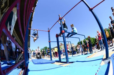 Kharkiv, Ukrayna - 27 Mayıs, 2018: Street egzersiz gösterisi sırasında sokak Kültür Festivali.