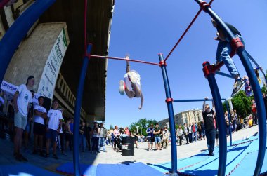 Kharkiv, Ukrayna - 27 Mayıs, 2018: Street egzersiz gösterisi sırasında sokak Kültür Festivali.