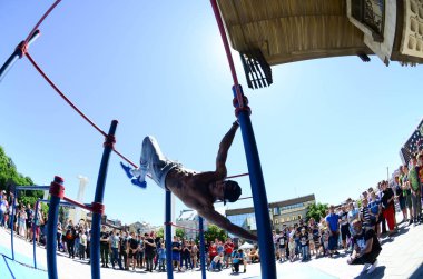 Kharkiv, Ukrayna - 27 Mayıs, 2018: Street egzersiz gösterisi sırasında sokak Kültür Festivali.