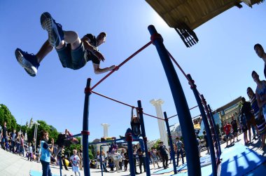 Kharkiv, Ukrayna - 27 Mayıs, 2018: Street egzersiz gösterisi sırasında sokak Kültür Festivali.