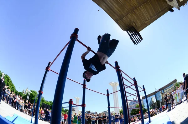 Kharkiv, Ukrayna - 27 Mayıs, 2018: Street egzersiz gösterisi sırasında sokak Kültür Festivali.