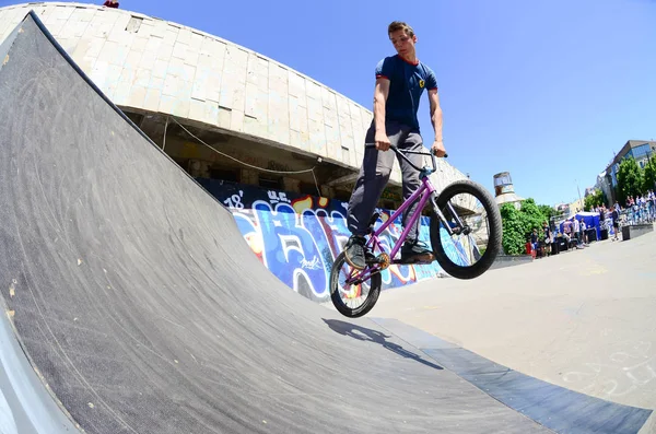 Kharkiv Ucrânia Maio 2018 Freestyle Bmx Pilotos Parque Skate Durante — Fotografia de Stock