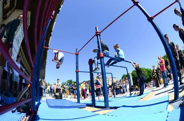 Kharkiv, Ukrayna - 27 Mayıs, 2018: Street egzersiz gösterisi sırasında sokak Kültür Festivali.